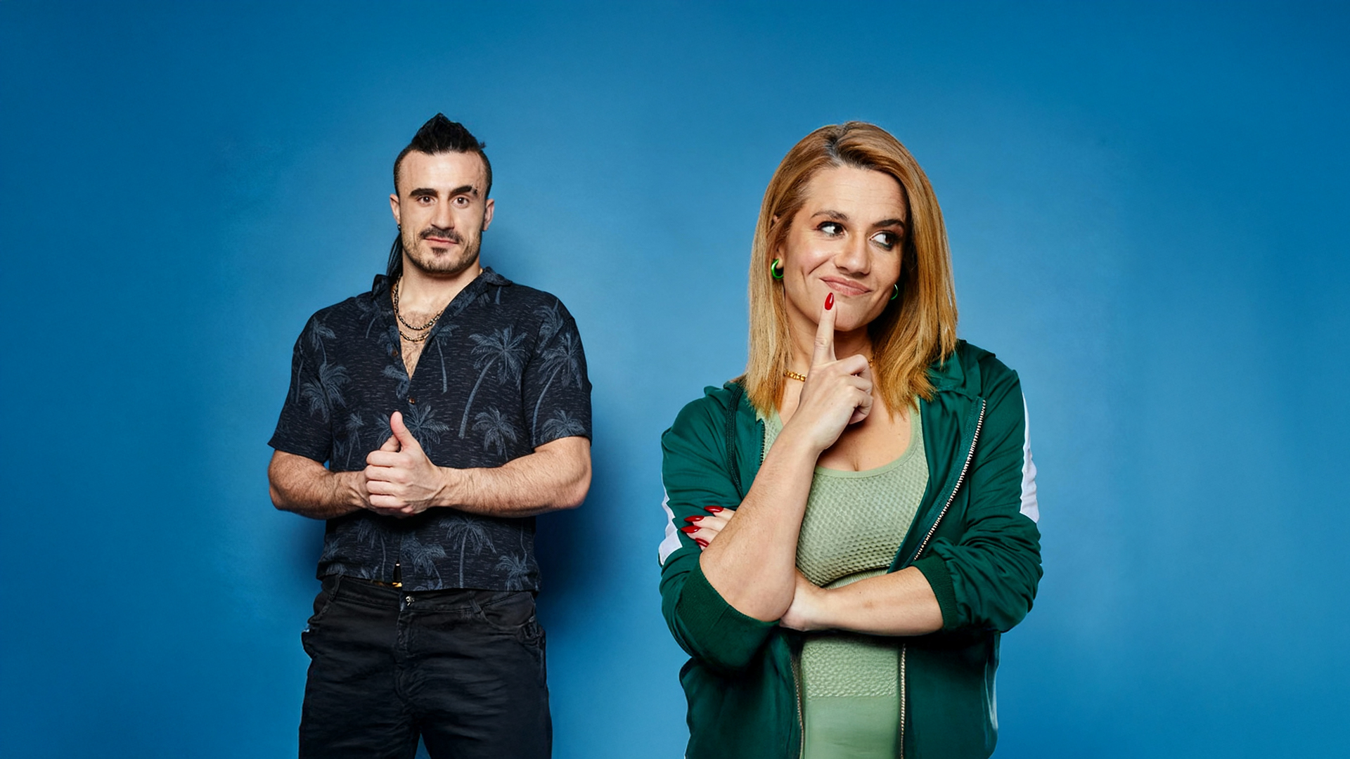 Henar Álvarez y Mr. Jägger en Esto es un Late — Amazon Prime Video | Gastón Bruno Retrato promocional de Henar Álvarez y Mr. Jägger, presentadores del programa Esto es un Late producido por Está Pasando para Amazon Prime Video. Imagen de proyecto en el portfolio de Gastón Bruno.
