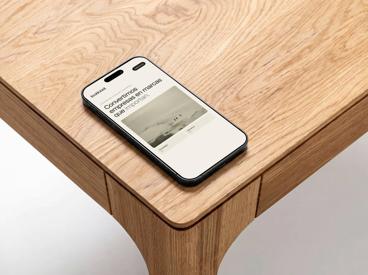 Irrational: Identidad de marca