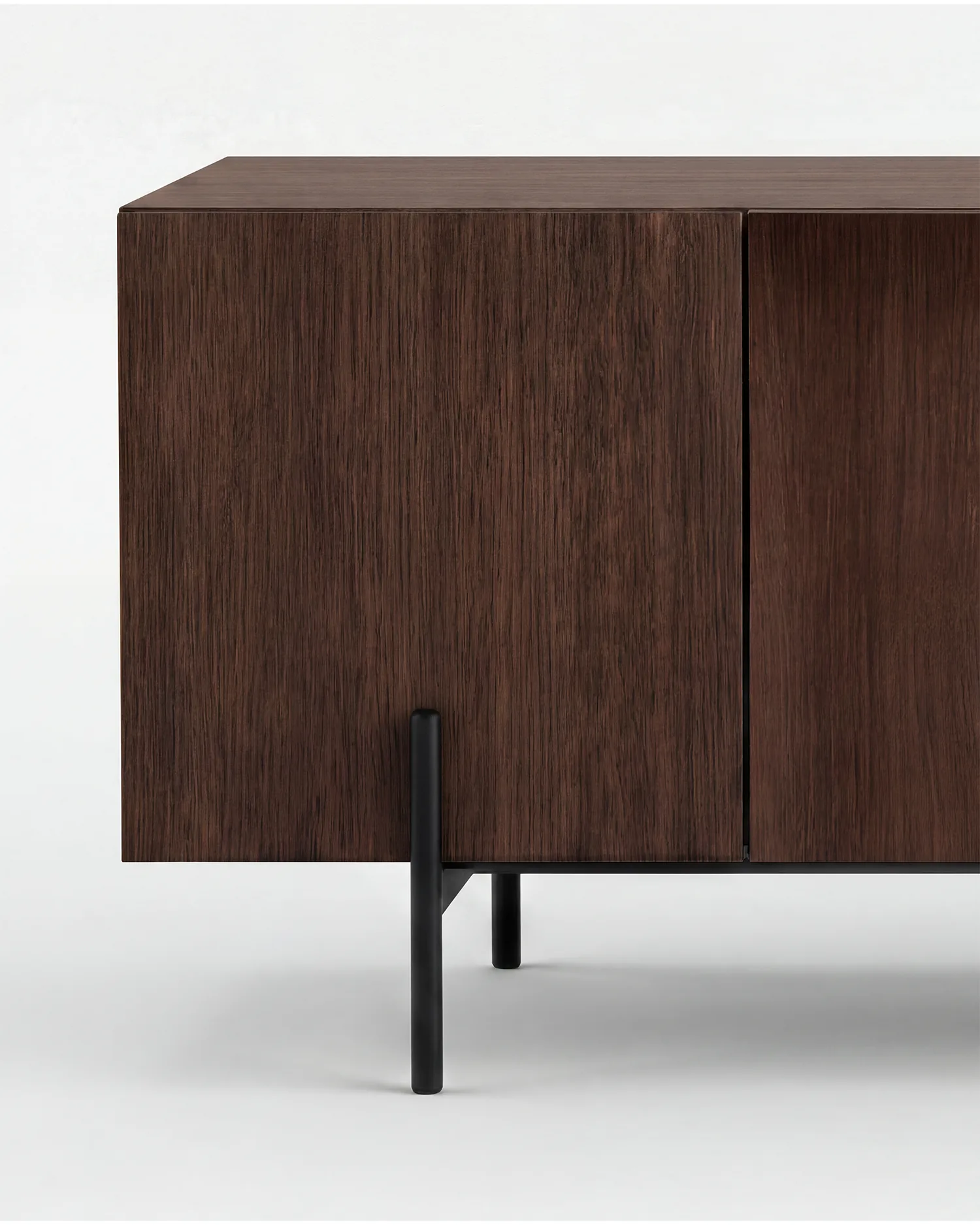 Mueble de TV Fora en roble moka, foto de producto con IA